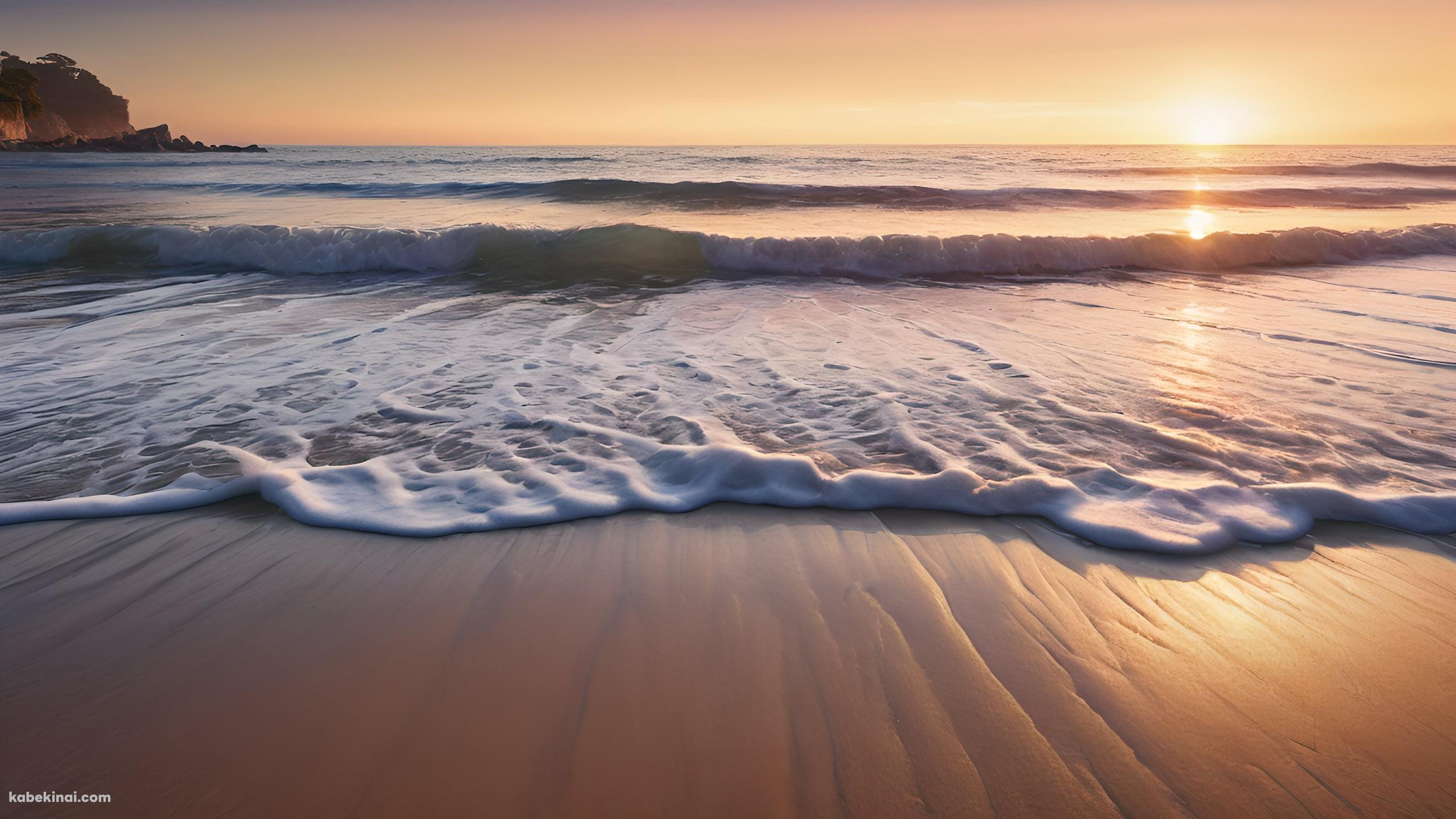 押し寄せる波と沈む夕日の壁紙(2560px x 1440px) 高画質 パソコン用