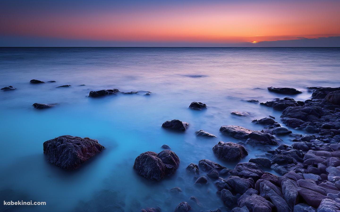 ゴツゴツした岩が沢山ある海の浅瀬 / 綺麗 / 凪の壁紙(1440px x 900px) 高画質 パソコン用