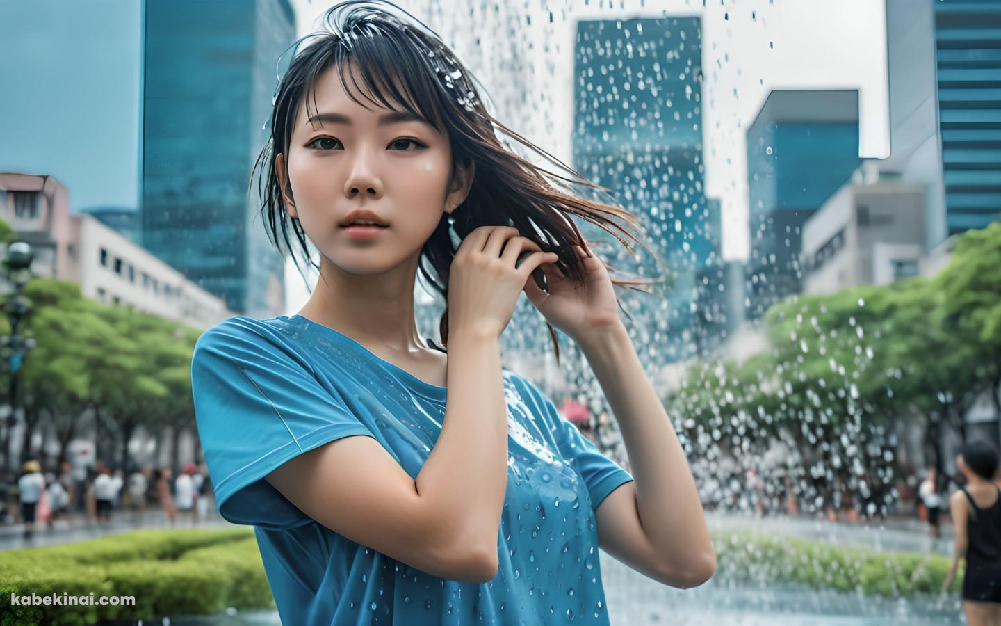 噴水の前で濡れた髪を触る水色のTシャツを着た女性の壁紙(1440px x 900px) 高画質 パソコン用